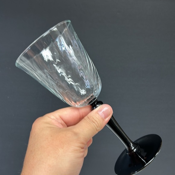 Vintage LUMINARC set of 4 optic swirl wine glasses France - Picture 3 of 7